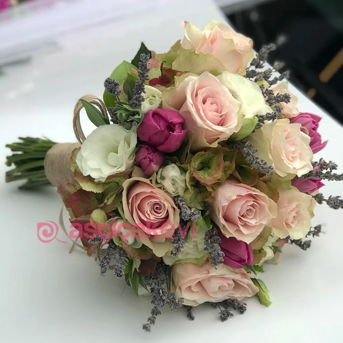 Güller ve Lavantalar Gelin Buketi