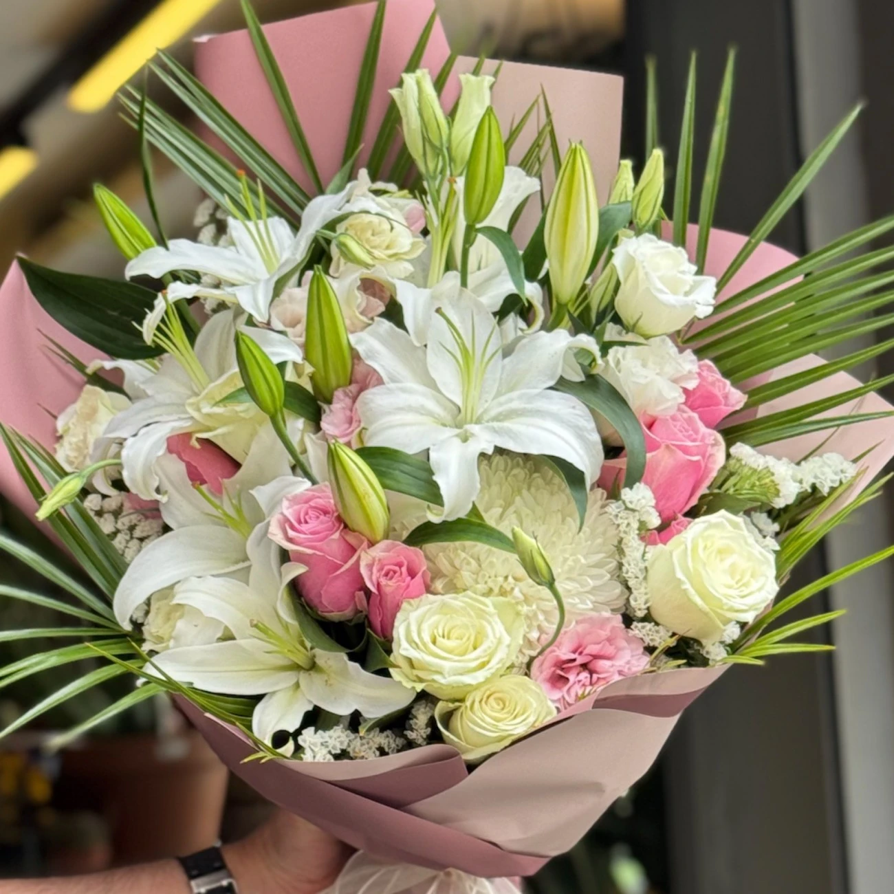 Lilyum ve Pembe Beyaz Güller