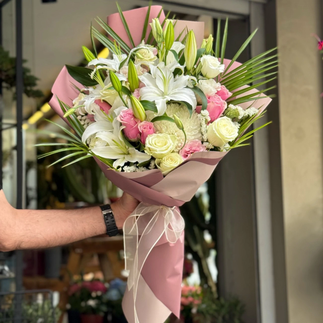 Lilyum ve Pembe Beyaz Güller