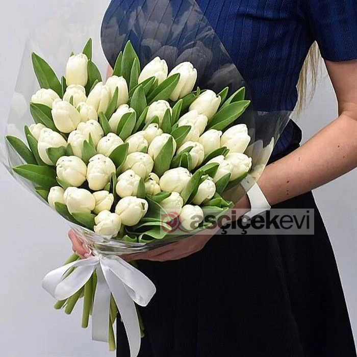 50 Beyaz Lale Buketi