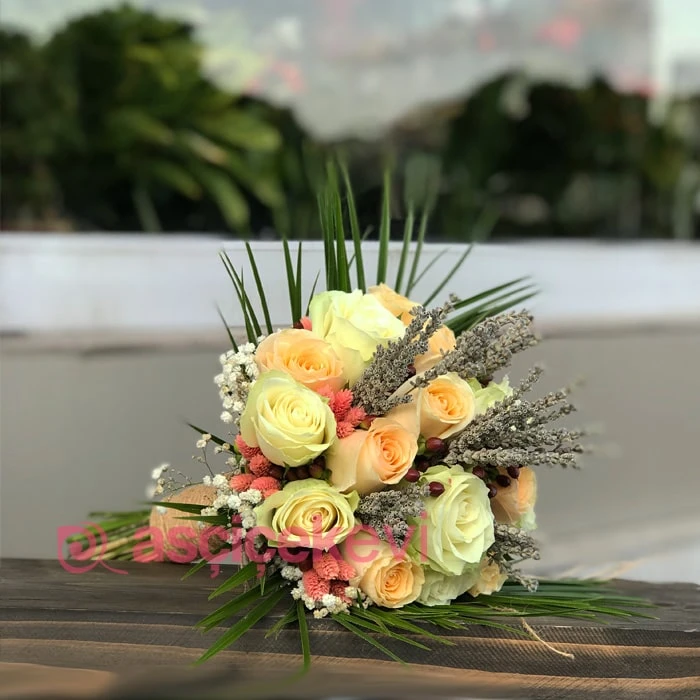 Somon Güller ve Lavantalar Gelin Buketi