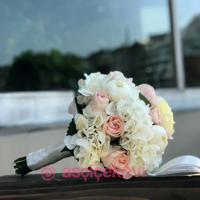 Şakayık ve Gül Gelin Buketi