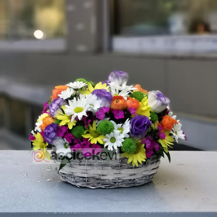 Kır Çiçekleri Sepeti