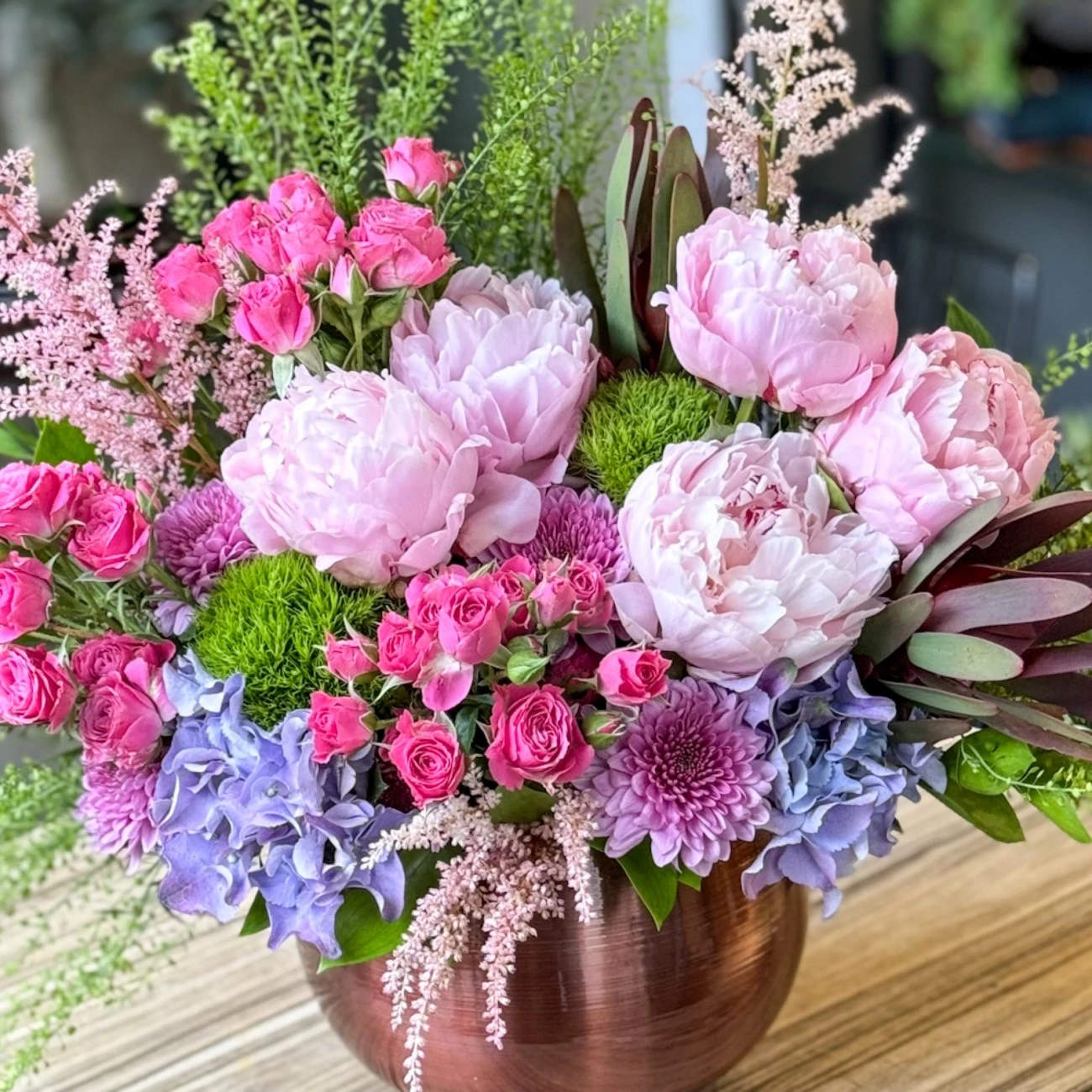 Pembe Şakayık Ve Güller